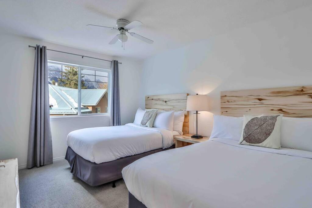 Big Mountain Views - Bright 2-Story Corner Unit Leilighet Canmore Eksteriør bilde