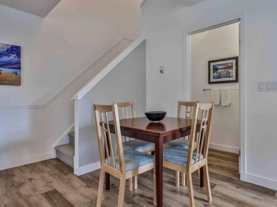 Big Mountain Views - Bright 2-Story Corner Unit Leilighet Canmore Eksteriør bilde