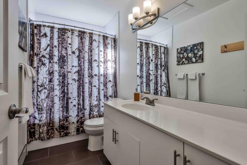 Big Mountain Views - Bright 2-Story Corner Unit Leilighet Canmore Eksteriør bilde