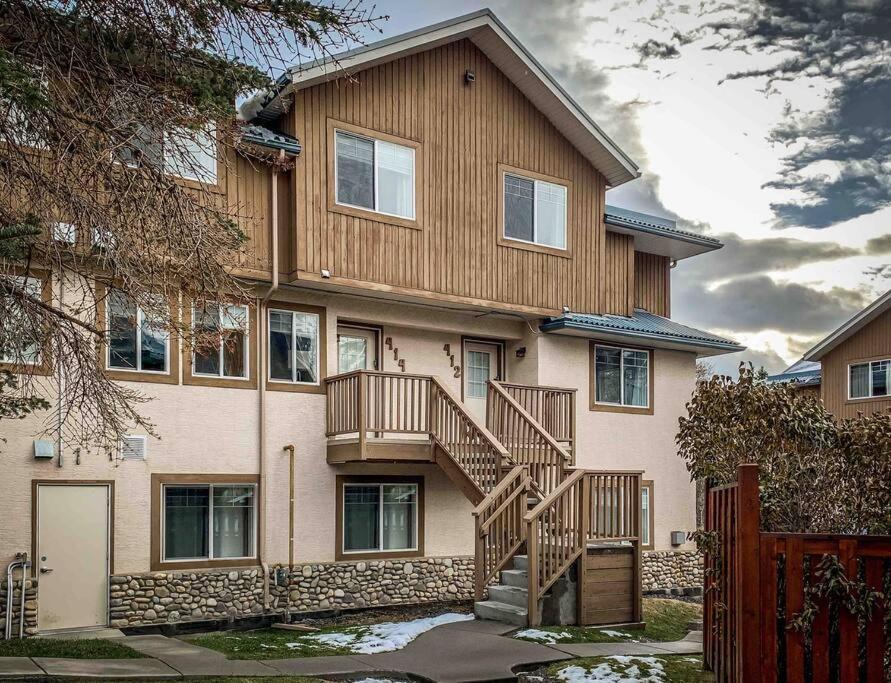 Big Mountain Views - Bright 2-Story Corner Unit Leilighet Canmore Eksteriør bilde
