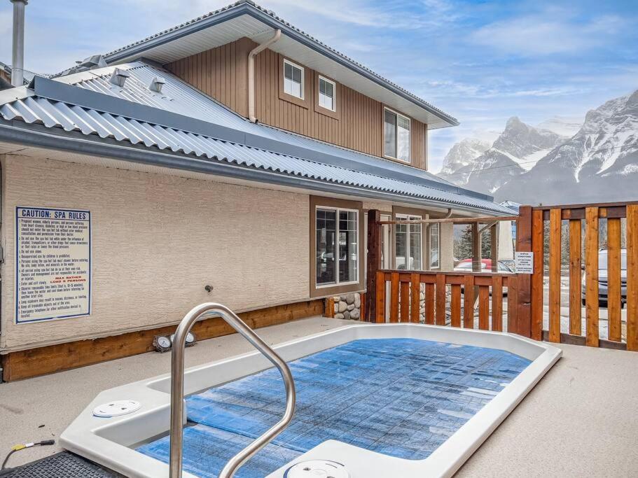 Big Mountain Views - Bright 2-Story Corner Unit Leilighet Canmore Eksteriør bilde