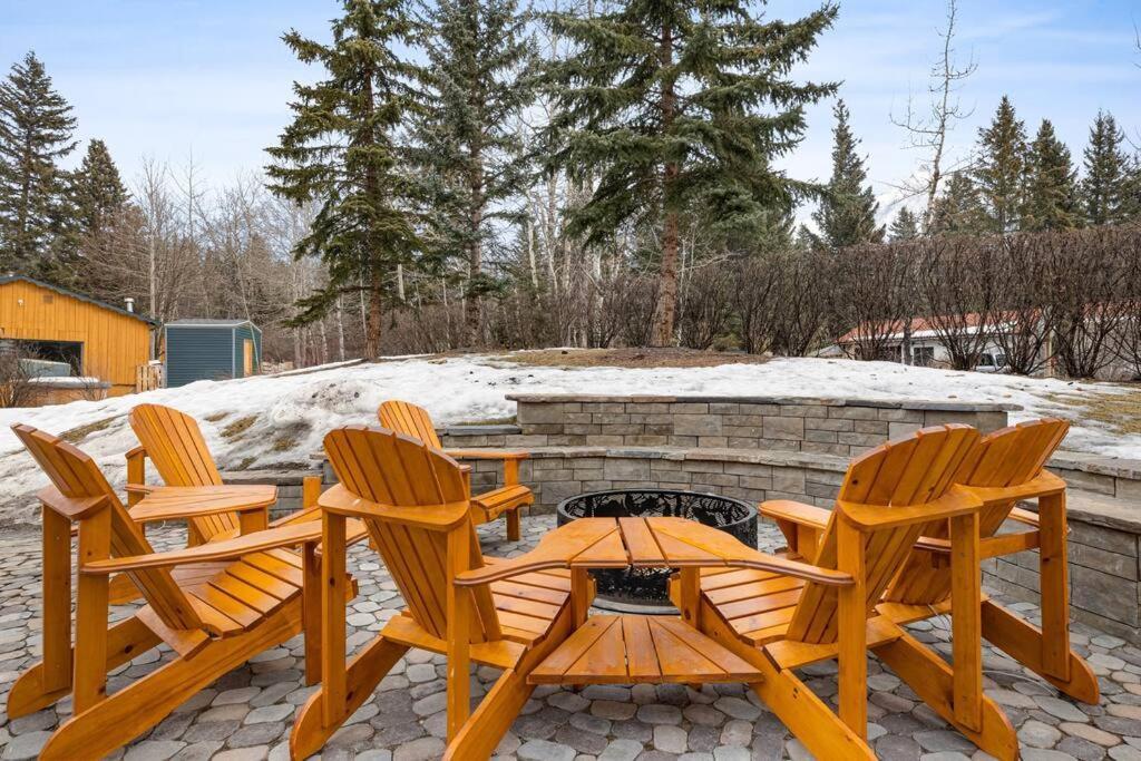 Big Mountain Views - Bright 2-Story Corner Unit Leilighet Canmore Eksteriør bilde
