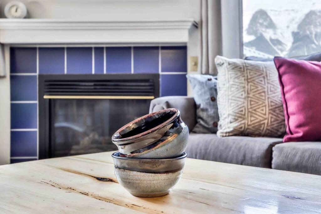 Big Mountain Views - Bright 2-Story Corner Unit Leilighet Canmore Eksteriør bilde